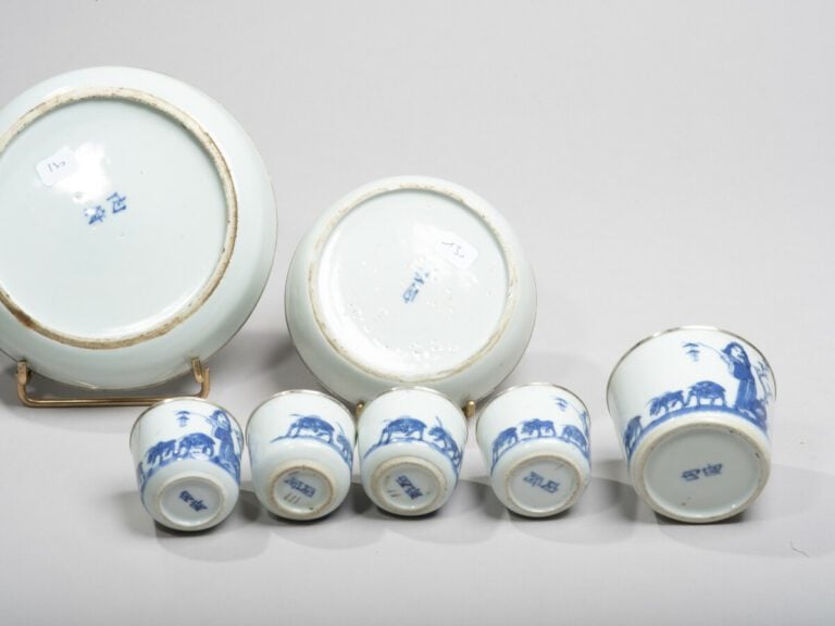 VIETNAM, Hue - XIXe siècle - Ensemble comprenant cinq sorbets et deux coupelles…