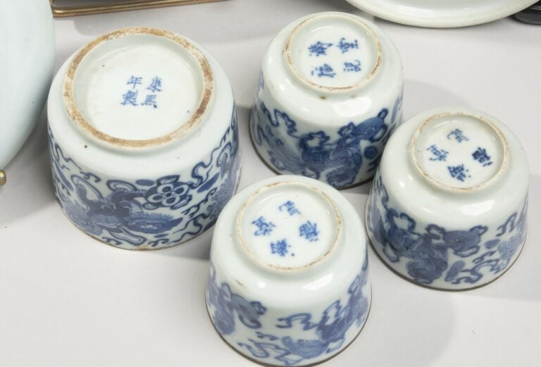 VIETNAM, Hue - XIXe siècle- Ensemble comprenant quatre sorbets, un pot à thé et…