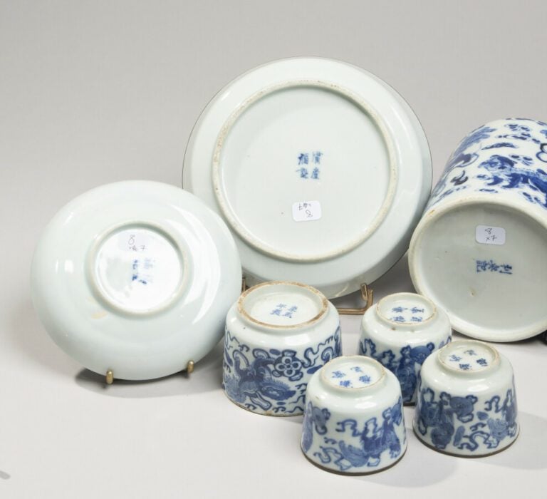 VIETNAM, Hue - XIXe siècle- Ensemble comprenant quatre sorbets, un pot à thé et…