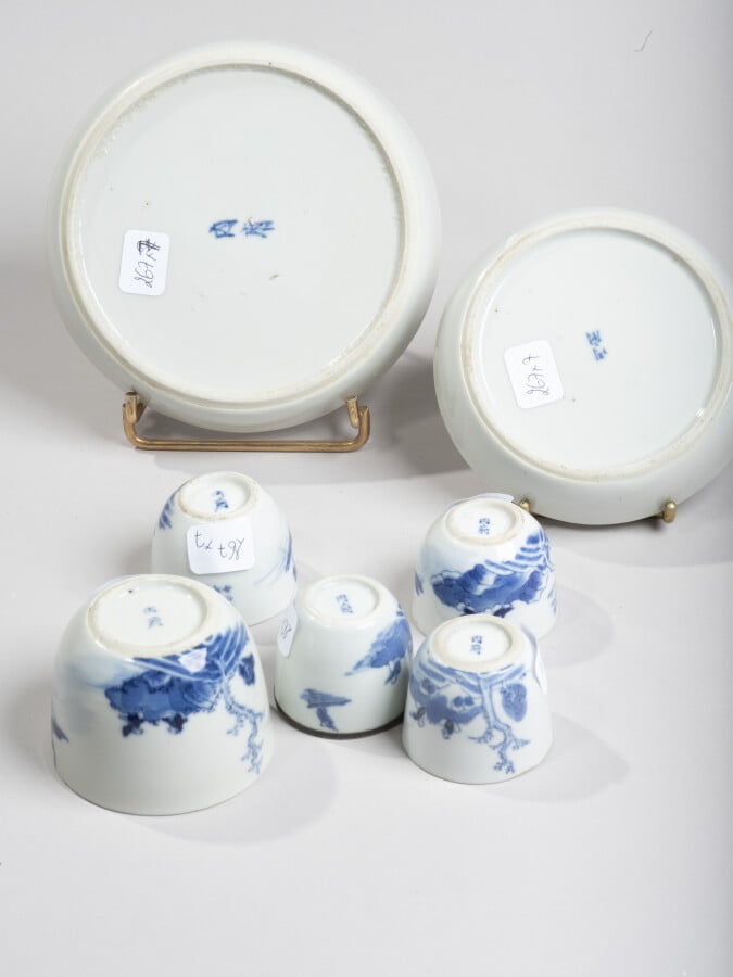 VIETNAM, Hue - XIXe siècle - Service à thé comprenant quatre bols et deux coupe…