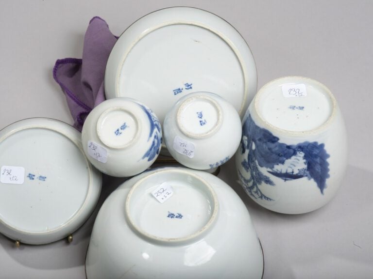 VIETNAM, Hue - XIXe siècle - Service à thé de douze pièces comprenant un pot, d…