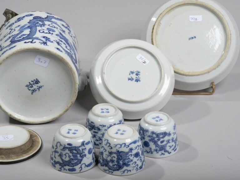 VIETNAM, HUE - XIXe siècle- Service à thé de sept pièces comportant une verseus…