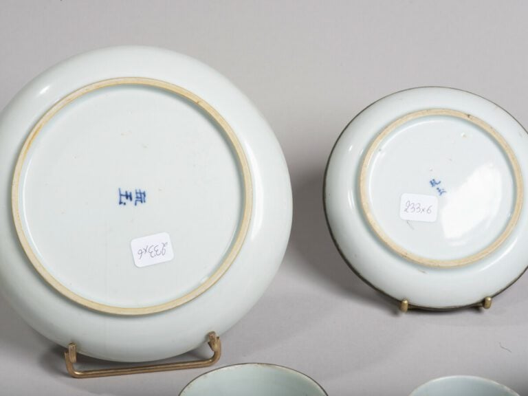 VIETNAM, Hue - XIXe siècle - Service à thé de six pièces comprenant quatre bols…