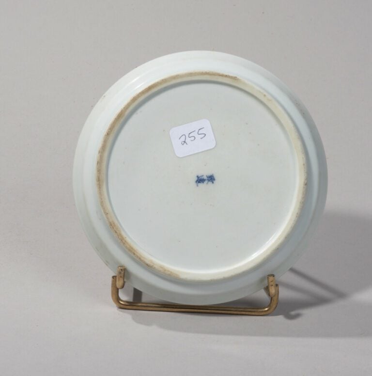 VIETNAM, Hue - XVIIIe siècle -Coupe en porcelaine à décor en bleu sous couverte…