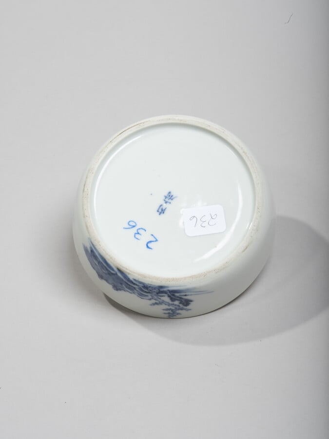 VIETNAM, Hue - XVIIIe/XIXe siècle -Coupe en porcelaine décorée en bleu sous cou…