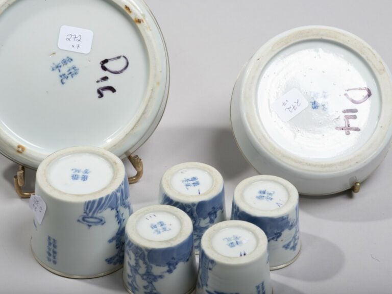 VIETNAM, Hue - XVIIIe/XIXe siècle - Service à thé comprenant cinq sorbets et de…