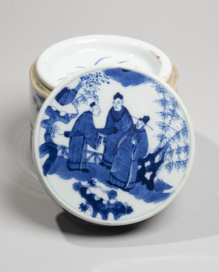 VIETNAM - XIXe siècle - Boîte cylindrique en porcelaine à décor en bleu sous co…
