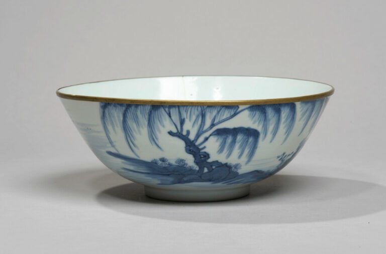 VIETNAM - XIXe siècle - Bol évasé en porcelaine à décor en bleu sous couverte d…