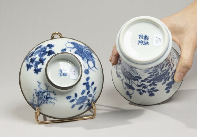 VIETNAM - XIXe siècle-Gobelet et coupelle en porcelaine à décor en bleu sous co…