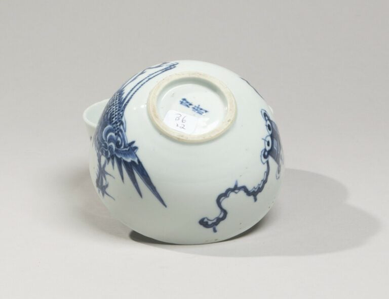 VIETNAM - XIXe siècle- Paire de bols en porcelaine à décor en bleu sous couvert…