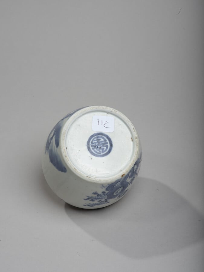 VIETNAM - XIXe siècle - Pipe à eau en porcelaine à décor en bleu sous couverte…