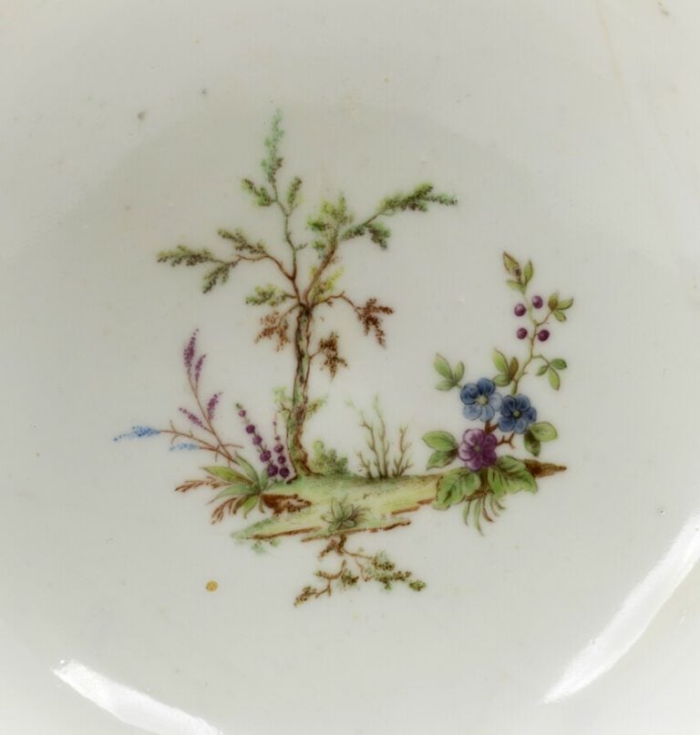 VINCENNES - Grande et importante écuelle à bouillon ronde couverte de 1ère gran…