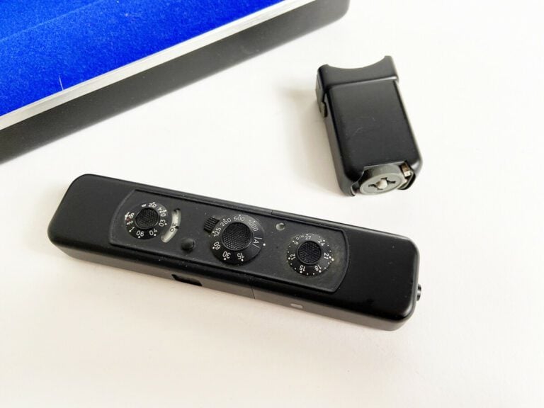 1 appareil photo MINOX C Black - Avec objectif 1 : 3,5 / 15 mm - Format 8 x 11…