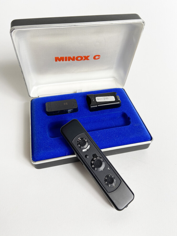 1 appareil photo MINOX C Black - Avec objectif 1 : 3,5 / 15 mm - Format 8 x 11…