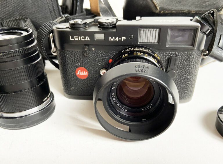 1 ensemble composé de : - 1 sacoche - 1 appareil photo LEICA M4-P noir avec étu…