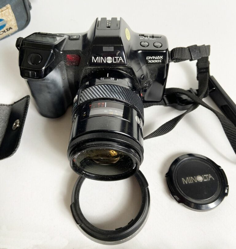 1 pochette MINOX - 1 appareil photo MINOX 35 EL avec étui - Avec objectif COLOR…
