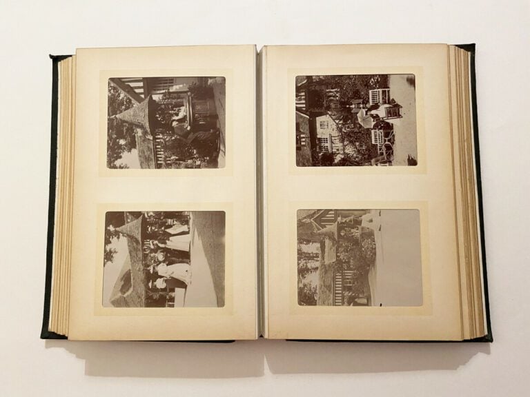 2 albums photos de format 20 x 30 cm - Comprenant 174 clichés (98 et 76) de for…