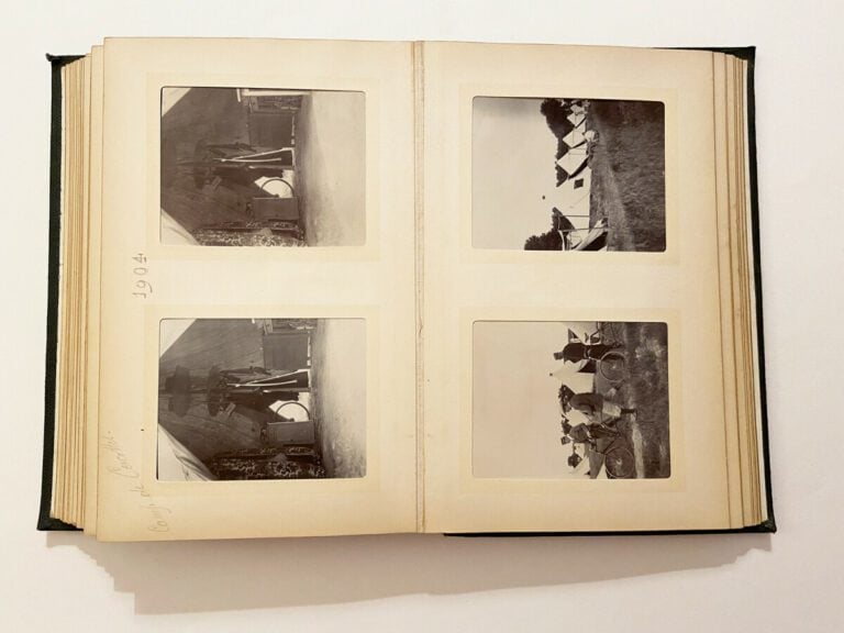 2 albums photos de format 20 x 30 cm - Comprenant 174 clichés (98 et 76) de for…