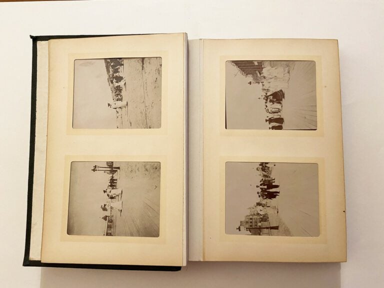 2 albums photos de format 20 x 30 cm - Comprenant 174 clichés (98 et 76) de for…