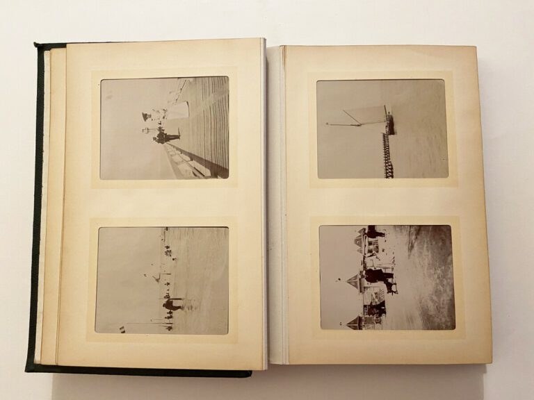 2 albums photos de format 20 x 30 cm - Comprenant 174 clichés (98 et 76) de for…