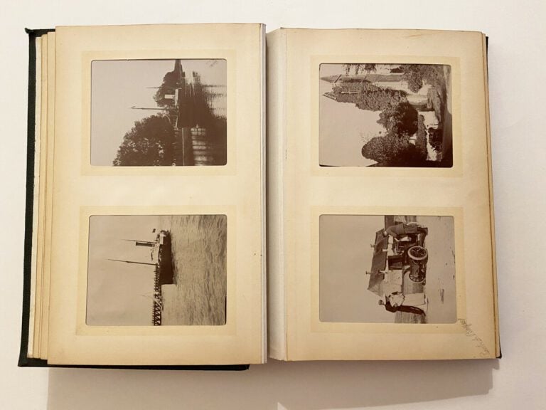 2 albums photos de format 20 x 30 cm - Comprenant 174 clichés (98 et 76) de for…