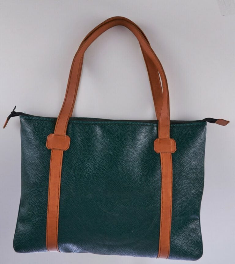 AALLARD DE MEGÈVE - GRAND CABAS en cuir grainé vert et lisse naturel - 55 x 40…