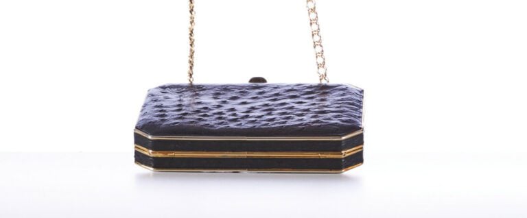ANONYME - MINAUDIÈRE en autruche noir et métal doré - 18 x 13 cm