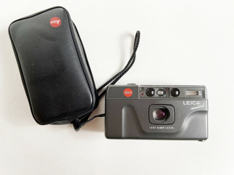 Appareil photo LEICA MINI - Objectif LEICA ELMAR 1 : 3,5 / 35 - Fabriqué au Jap…