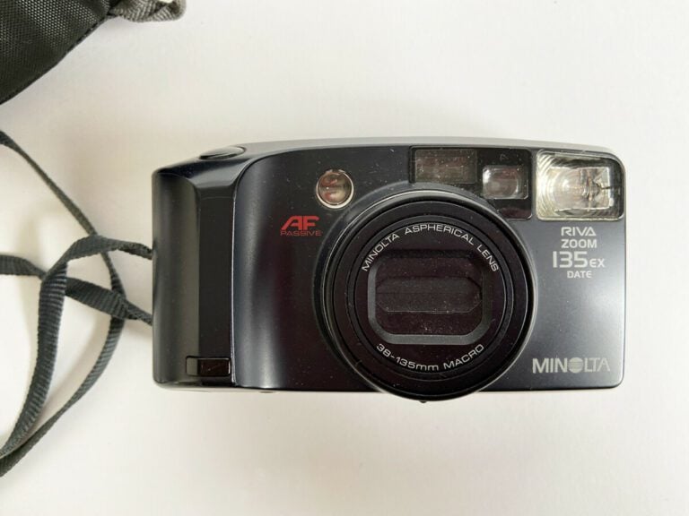 Appareil photo MINOLTA RIVA ZOOM 135EX - Objectif MINOLTA ASPHERICAL 38-135 mm…