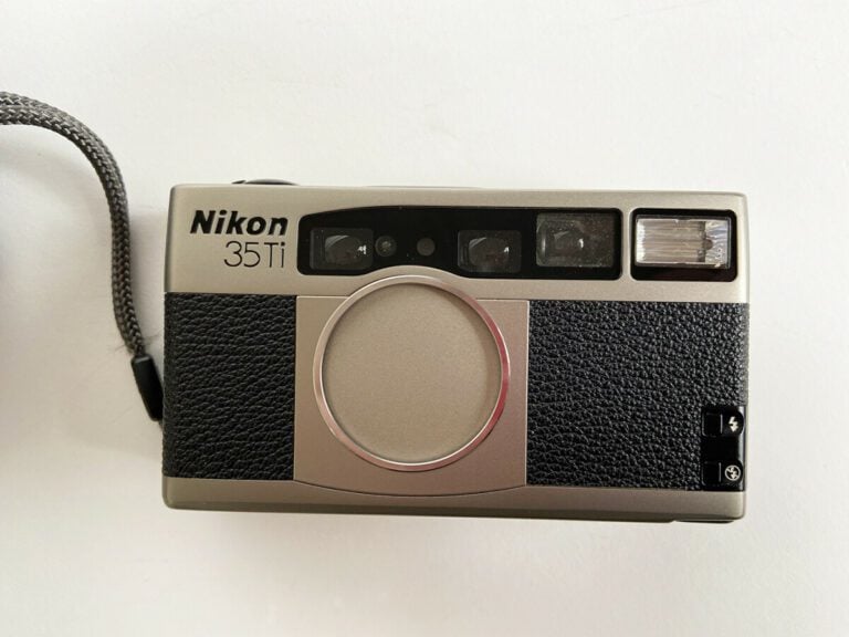 Appareil photo NIKON 35Ti - Objectif NIKKOR 35 mm 1 : 2,8 - Format 24x36 cm - F…