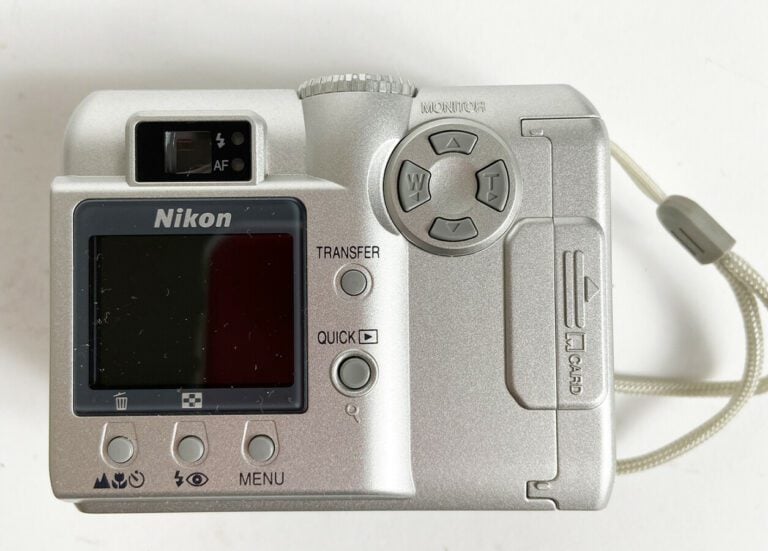 Appareil photo numérique NIKON - COOLPIX 775 - ZOOM NIKOR 5,8-17,4 mm 1 : 2,8-4…