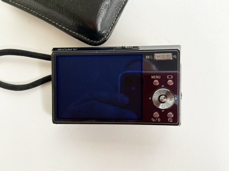 Appareil photo numérique SONY - SUPER STEADY SHOOT DSC-T30 - Capteur 7,2 Mega P…