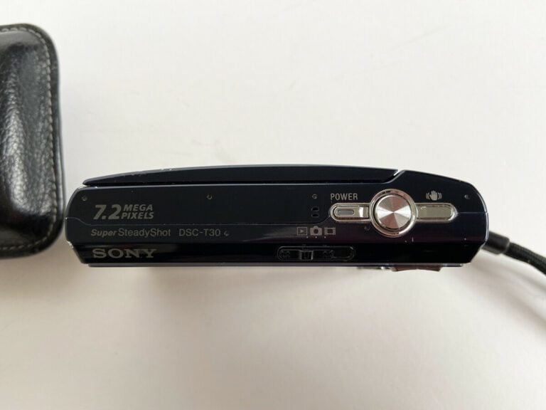 Appareil photo numérique SONY - SUPER STEADY SHOOT DSC-T30 - Capteur 7,2 Mega P…