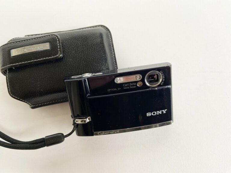 Appareil photo numérique SONY - SUPER STEADY SHOOT DSC-T30 - Capteur 7,2 Mega P…