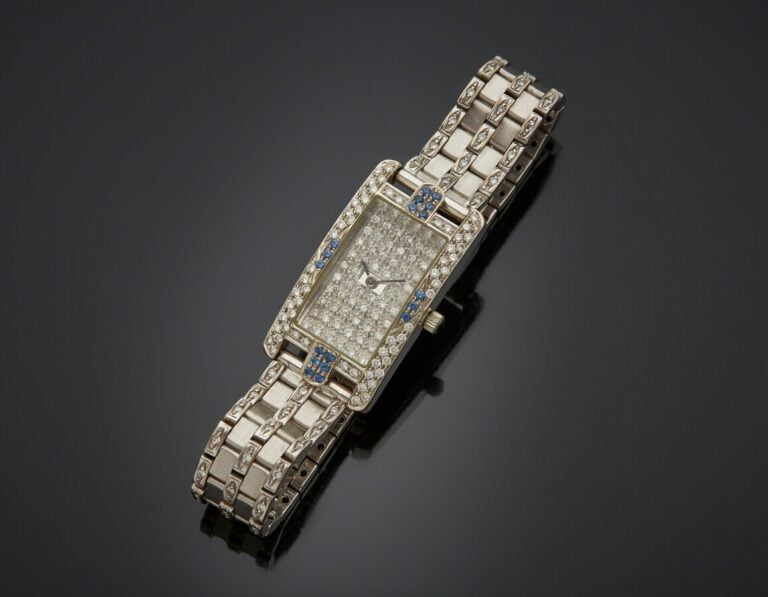 AUREUS - BRACELET MONTRE rectangulaire de dame en or gris (750) légèrement bomb…