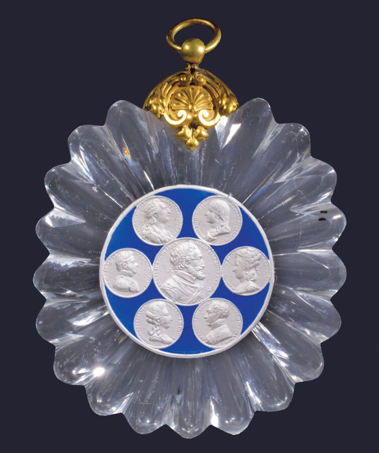 Baccarat.Rare plaque ovale en cristal taillé à côtes rayonnantes et bord godron…