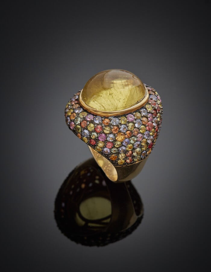 BAGUE « bombée » en vermeil et argent (925) orné d'une citrine cabochon, pavé d…