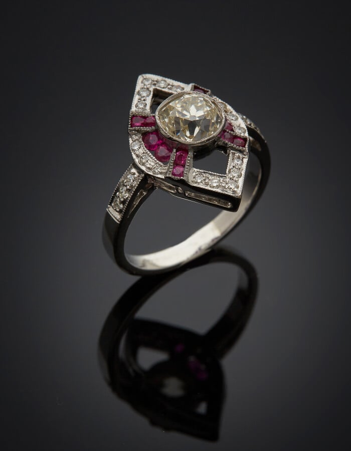 BAGUE « marquise » en or gris (750) ajouré, serti d'un diamant taille ancienne…