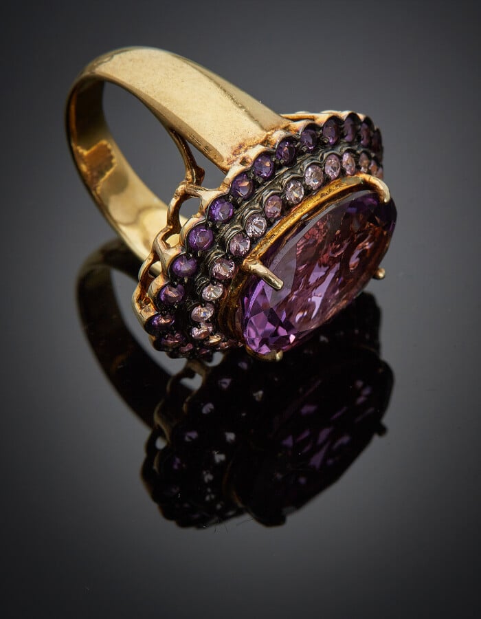 BAGUE « navette » en vermeil et argent noirci (925) centré d'une améthyste de f…