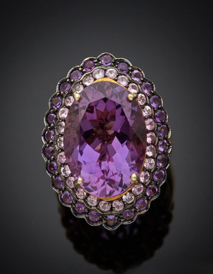 BAGUE « navette » en vermeil et argent noirci (925) centré d'une améthyste de f…