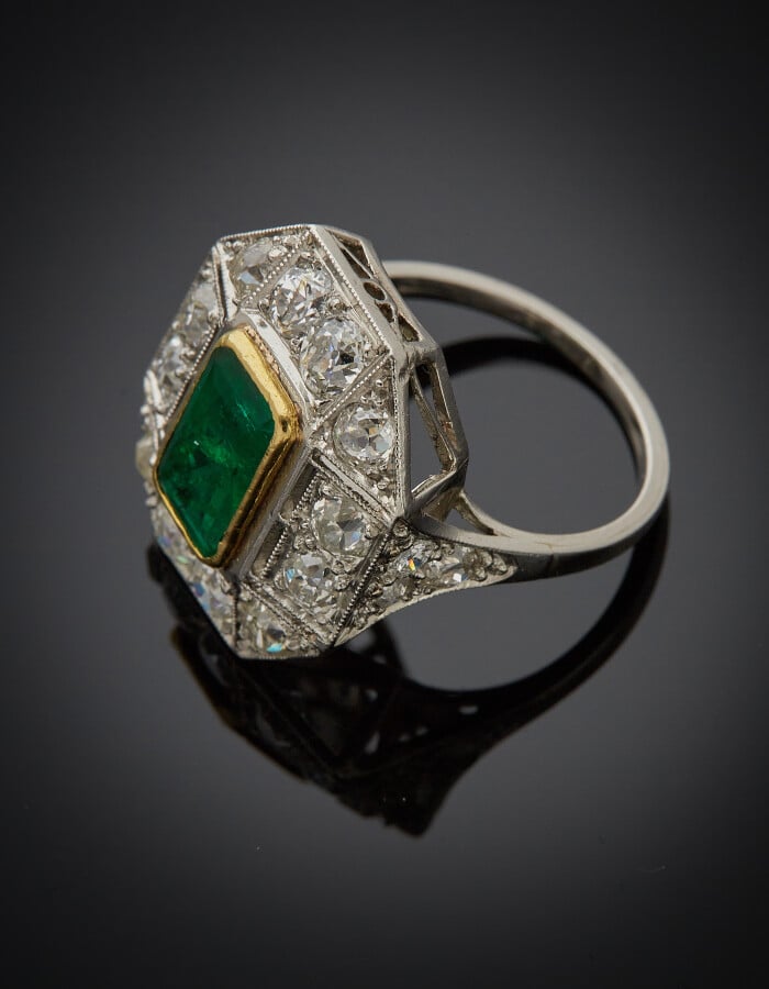 BAGUE octogonale géométrique en platine (800) et or jaune (750) ajouré, serti d…