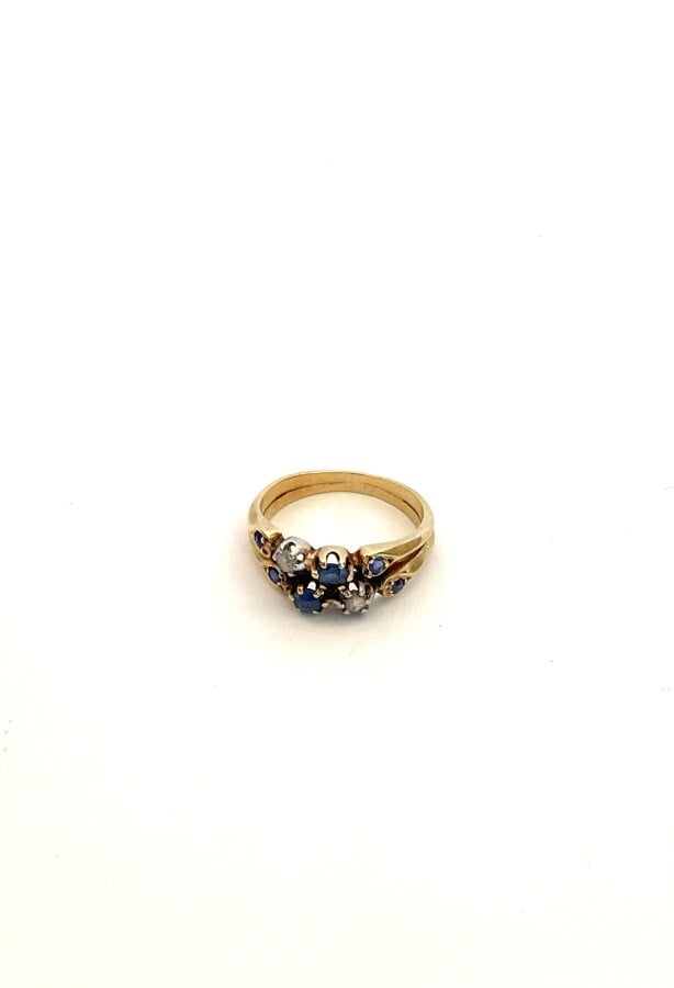 Bague toi et moi en or jaune serti de deux brillants (poids brut : 3.8 g brut)…