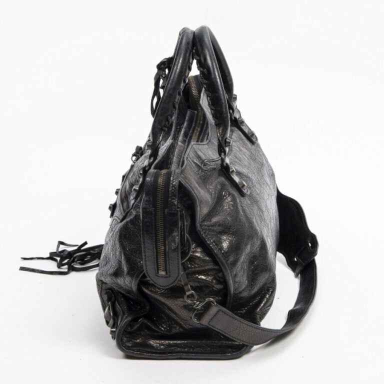BALENCIAGA - Sac "City" - "City" bag - - Cuir vieilli irisé noir - Iridescent d…