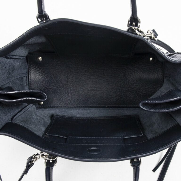 BALENCIAGA - Sac "Papier A6" - "Papier A6" bag - - Cuir grainé bleu marine - Na…