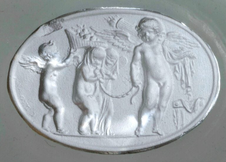 Bercy.Plaque ovale orné d'une médaille ovale en cristallo-cérame double face pr…