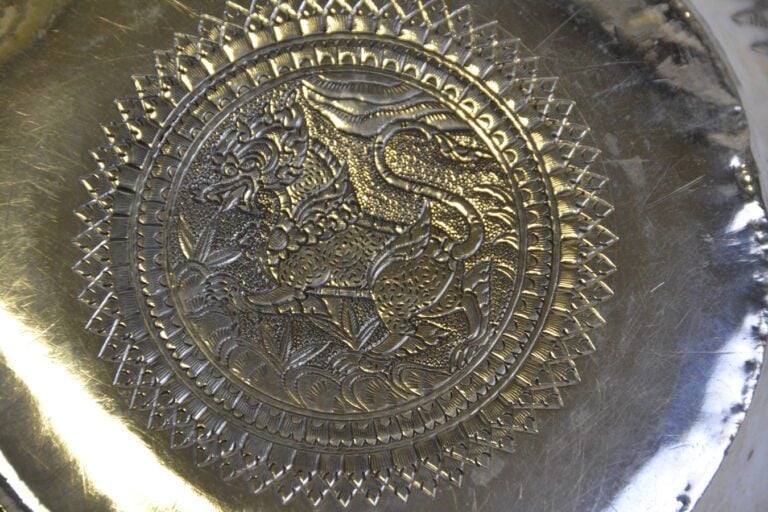 *BOL EN ARGENT AU DECOR REPOUSSE DES 12 ANIMAUX DU ZODIAQUE - Chine, - Sur le p…