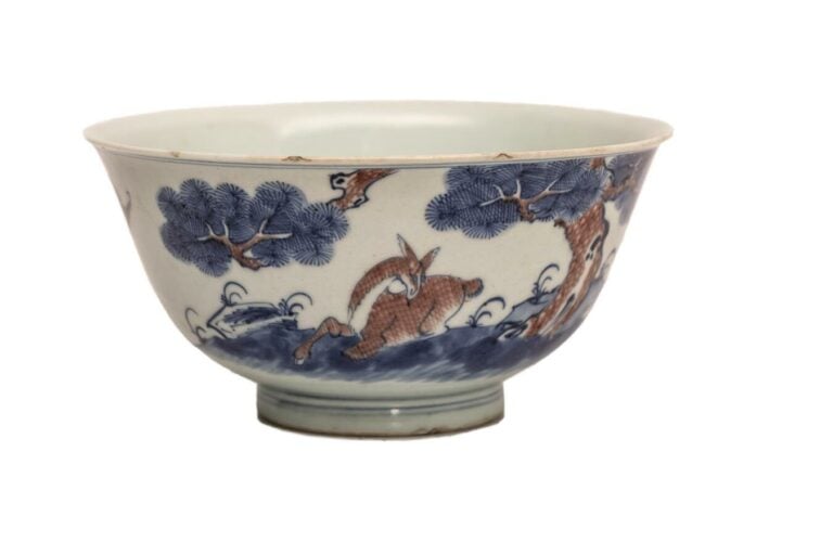 BOL EN PORCELAINE EMAILLEE BLEU COBALT ET ROUGE DE FER - Chine, Epoque XIXe ou…