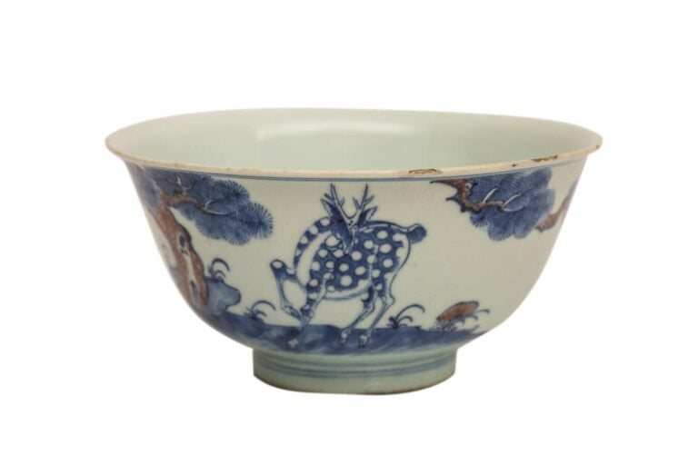 BOL EN PORCELAINE EMAILLEE BLEU COBALT ET ROUGE DE FER - Chine, Epoque XIXe ou…