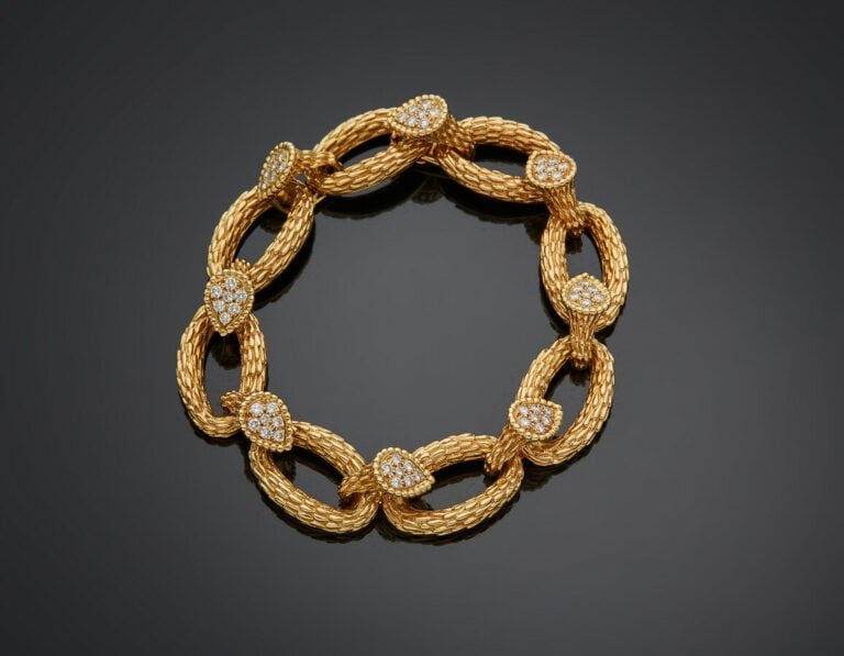 BOUCHERON - BRACELET modèle "Serpent Bohème" en or jaune (750) ciselé, à maillo…
