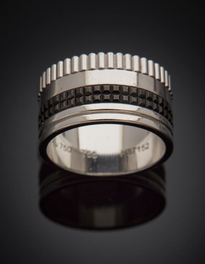 BOUCHERON - Large ALLIANCE, modèle "Quatre Classique" en or gris et or noirci (…